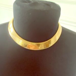 Fabulous choker with a little stretch and clasp